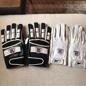 2 pairs of football gloves